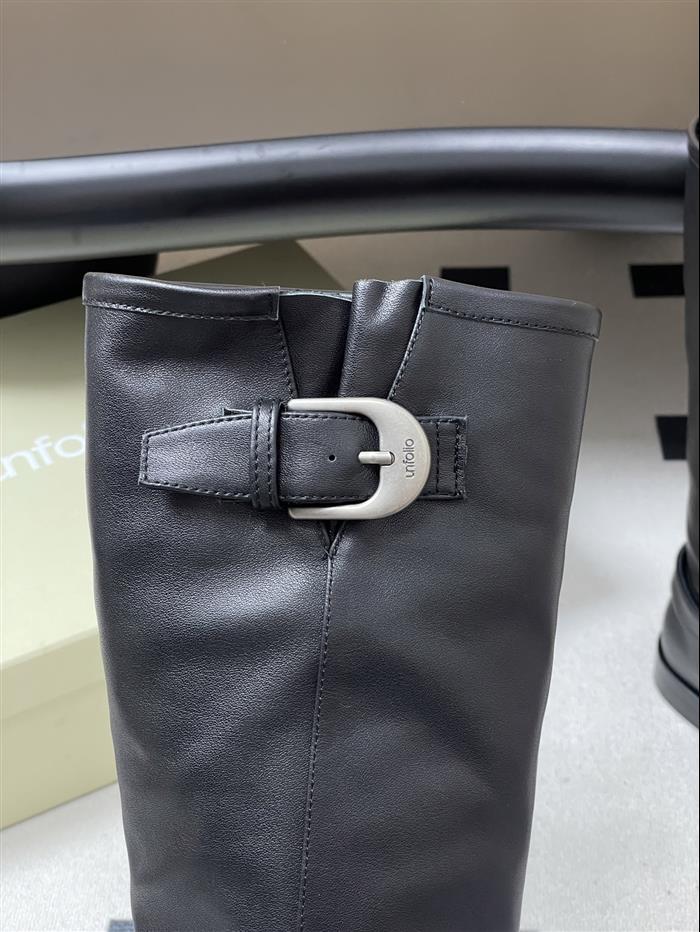 20251128175425236 390